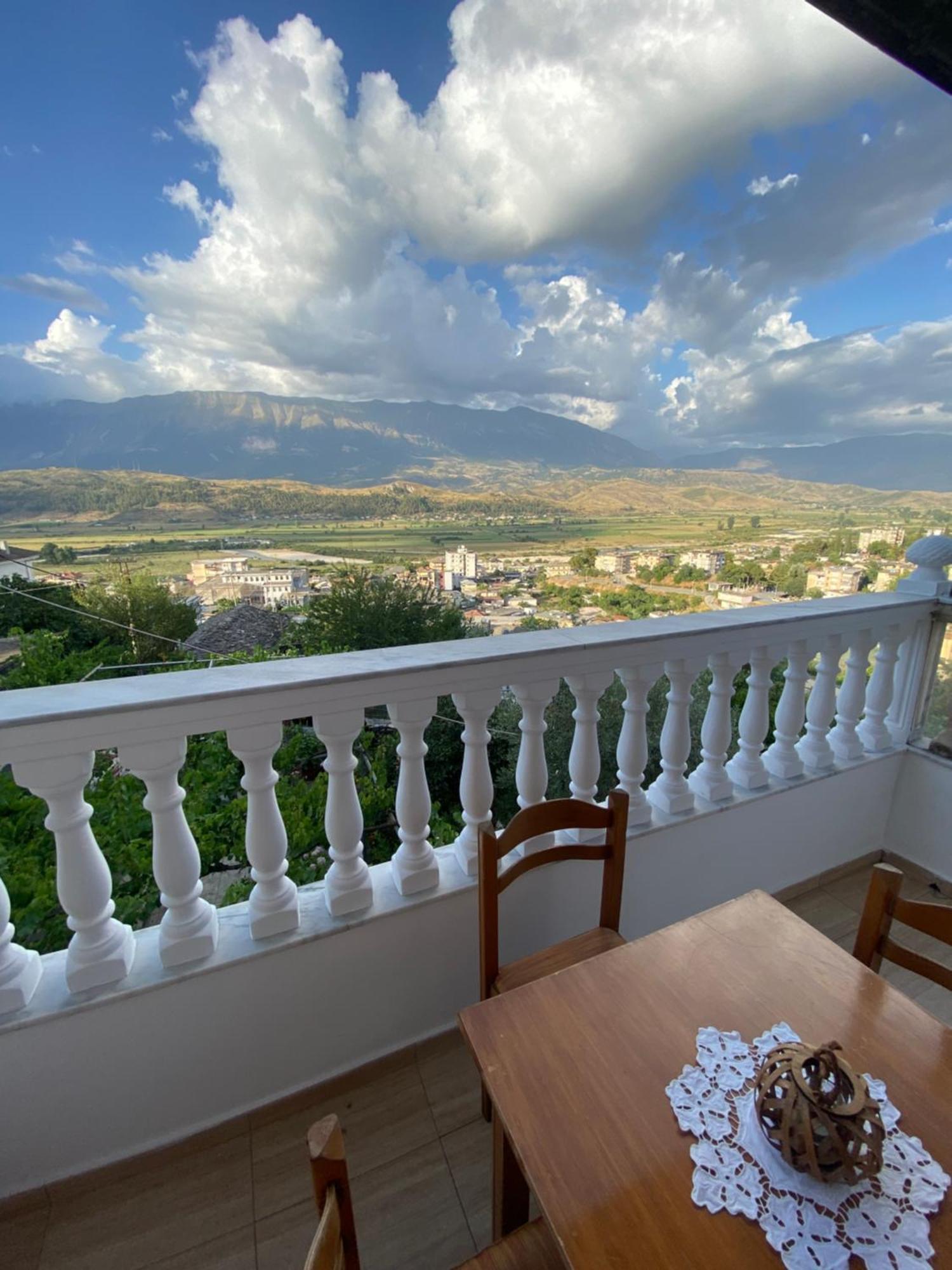 Stonetale Garden Guesthouse Gjirokastër Exterior foto