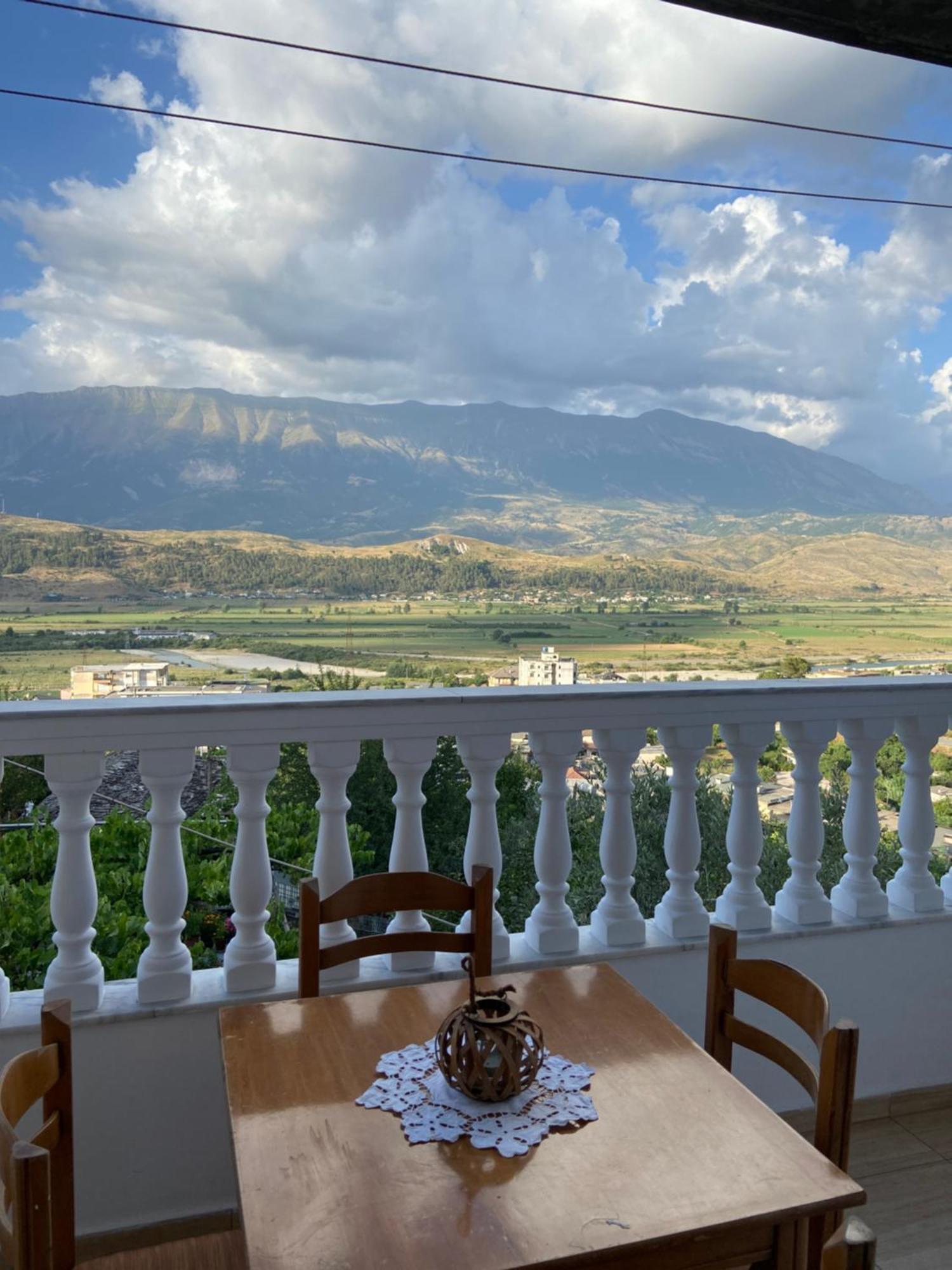 Stonetale Garden Guesthouse Gjirokastër Exterior foto
