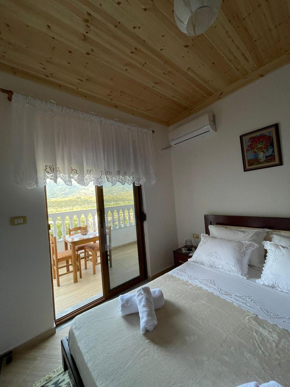 Stonetale Garden Guesthouse Gjirokastër Exterior foto