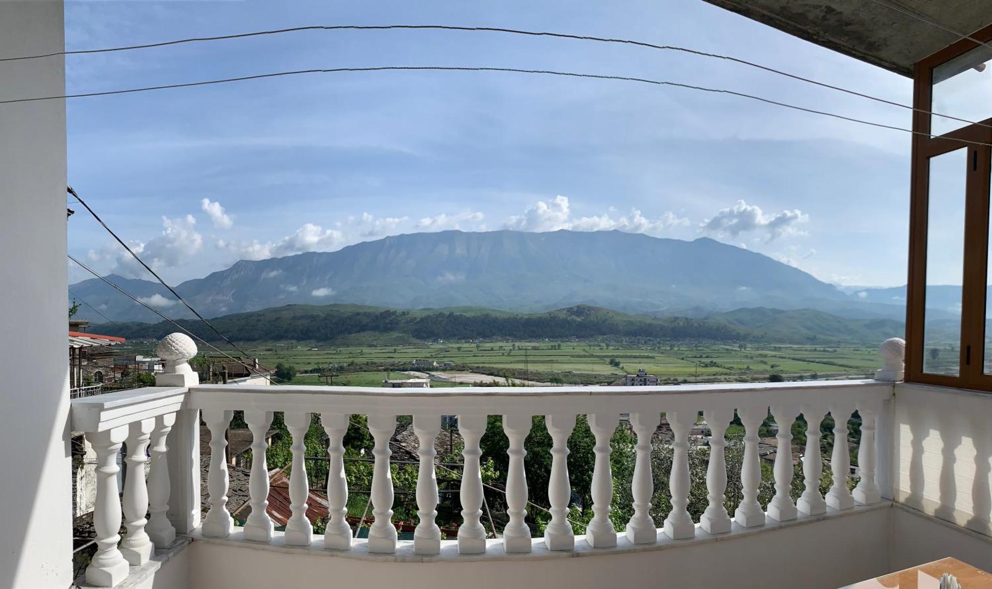 Stonetale Garden Guesthouse Gjirokastër Exterior foto